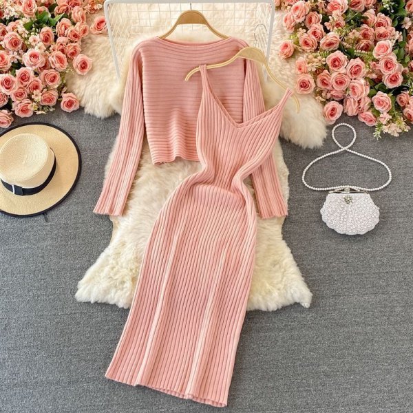 chic short knitted sweater top with straps, V-neck temperament, hip-packed dress, two-piece suit