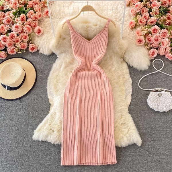 chic short knitted sweater top with straps, V-neck temperament, hip-packed dress, two-piece suit